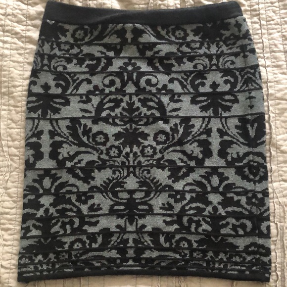 Forever 21 Bodycon Skirt - Picture 2 of 5